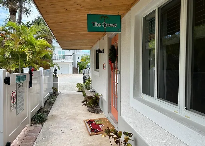 An Island Getaway At Palm Tree Villas