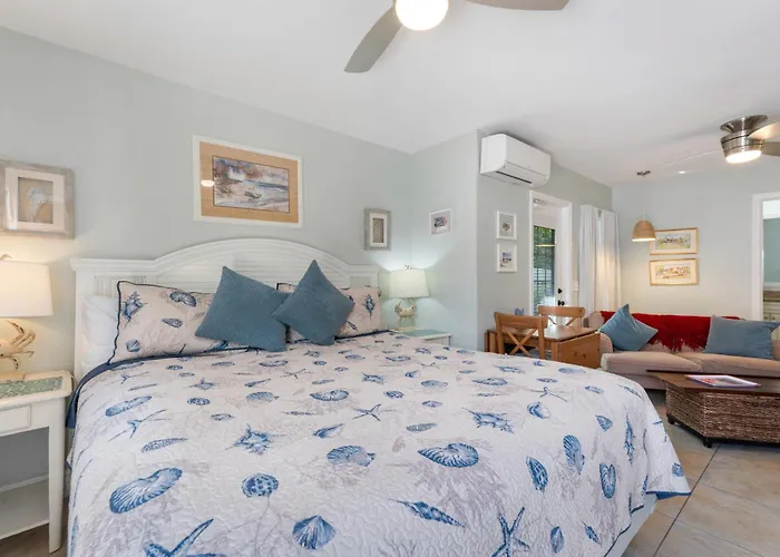 An Island Getaway At Palm Tree Villas
