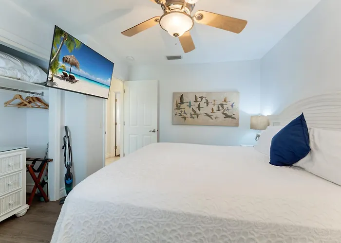 An Island Getaway At Palm Tree Villas