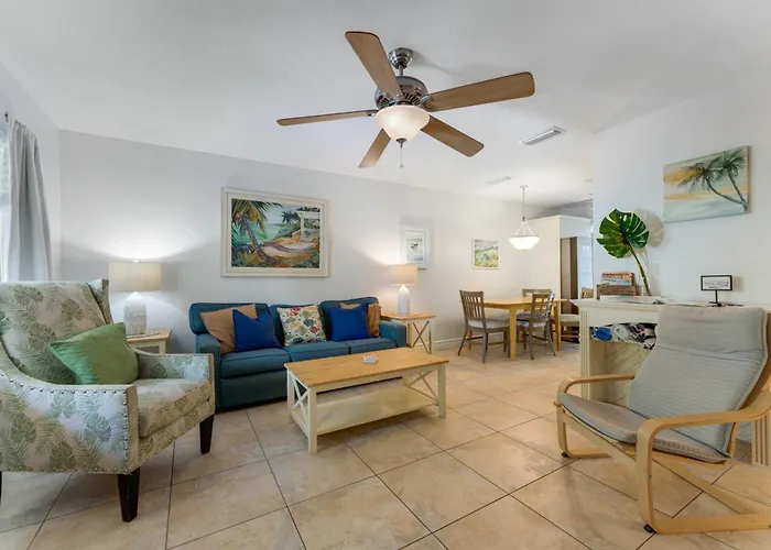 An Island Getaway At Palm Tree Villas