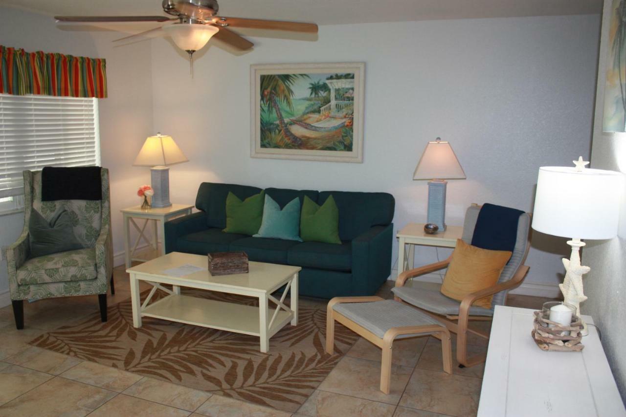 An Island Getaway At Palm Tree Villa